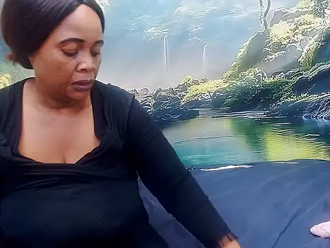 BLACKMILF4U Adlı Modelin Canlı XXX Sohbeti