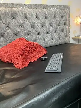 XXX chat uživo modela Layla_kaderr
