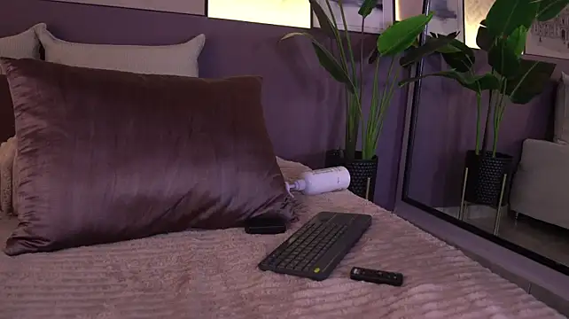 XXX chat uživo modela ElleDiane