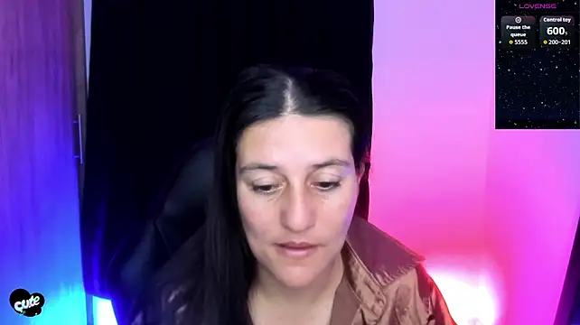 Saskyaa Adlı Modelin Canlı XXX Sohbeti
