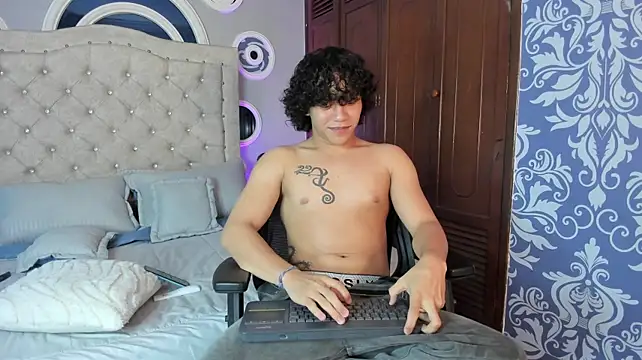 Živý XXX chat adrian_black86306