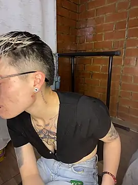 Megan-c লাইভ XXX চ্যাট