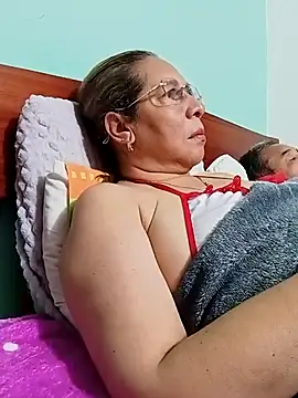 הופעת וובקאם של EliteCoupleMM