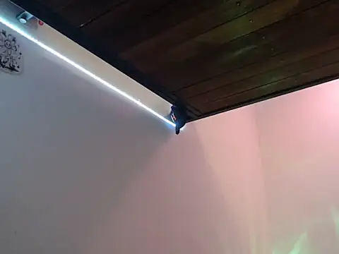 XXX chat uživo modela ElliotAzert
