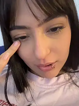 Hinata_3 Chat XXX in diretta