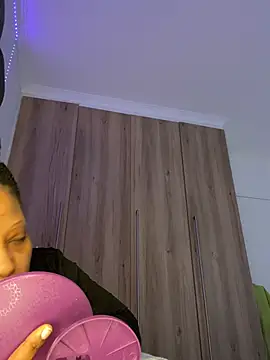 Chat XXX en directo de RainBougie