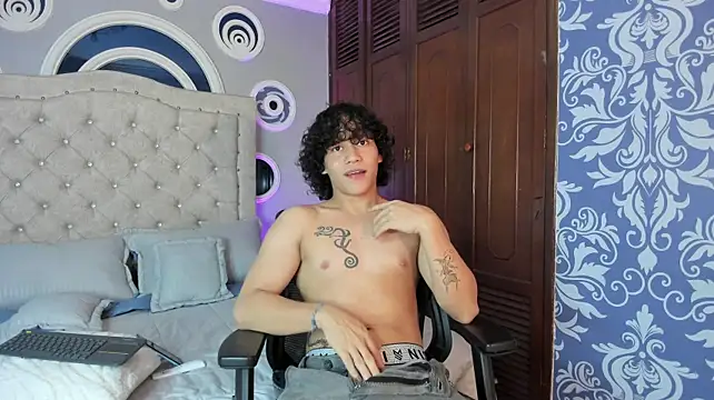 adrian_black86306 现场XXX聊天