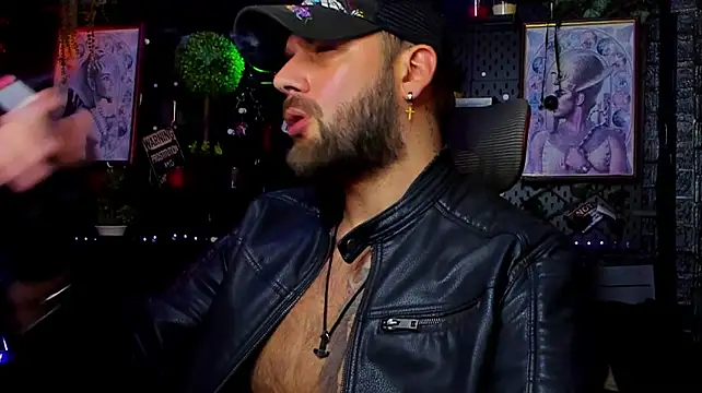 Онлайн чат XXX LexHardy