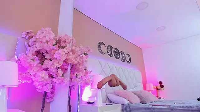 Chloe__fox_ Adlı Modelin Canlı XXX Sohbeti