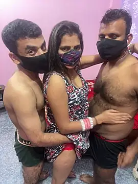 Threesomequeen Adlı Modelin Web Kamerası Şovu