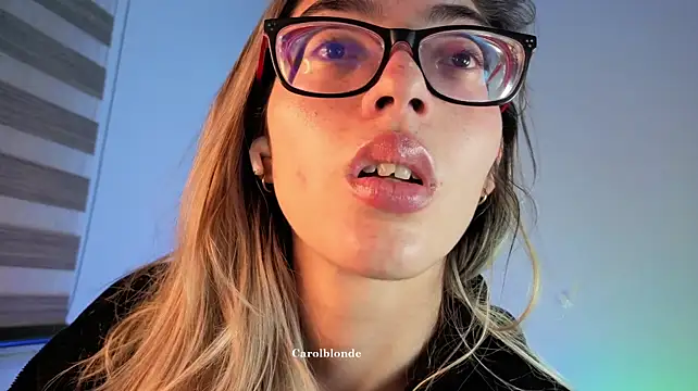 Carolblonde লাইভ XXX চ্যাট