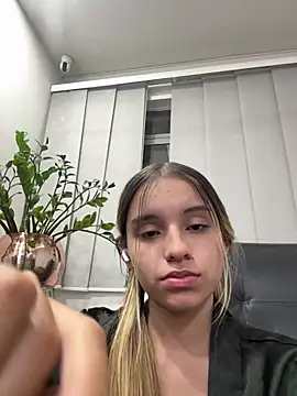 Aisha_Collin Live XXX-chat