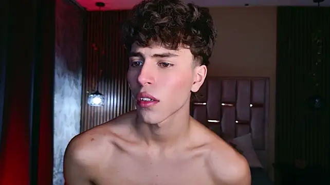Chat +18 de Michaell_Peters ao vivo