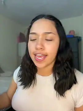Chat +18 de Issa_rodriguez ao vivo