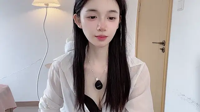 Annie-3 Live XXX Chat