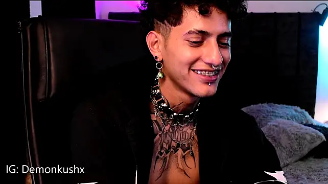 แชท XXX สดของ DemonKush--
