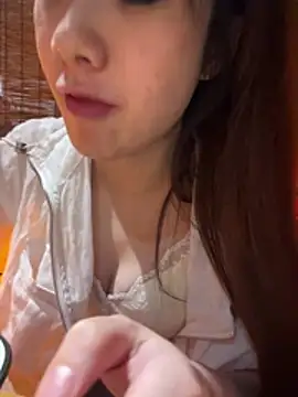 צ'אט XXX בשידור חי של CiCi9