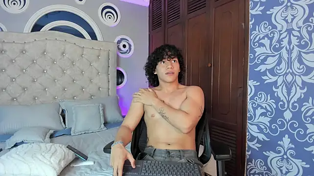 adrian_black86306 XXX чат на живо