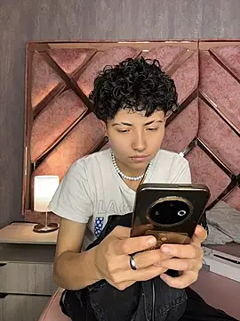 ian_mathias_ লাইভ XXX চ্যাট