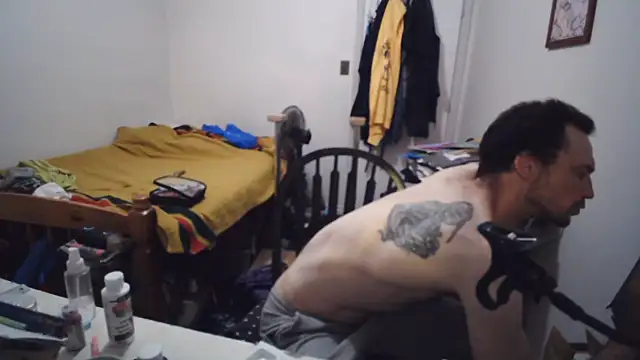 JohnnyMoves' Live XXX Chat