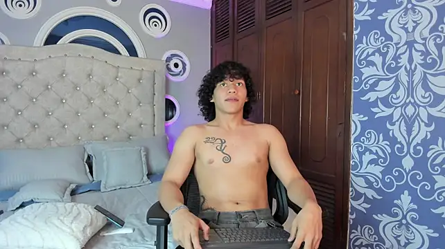 Chat XXX ao vivo de adrian_black86306