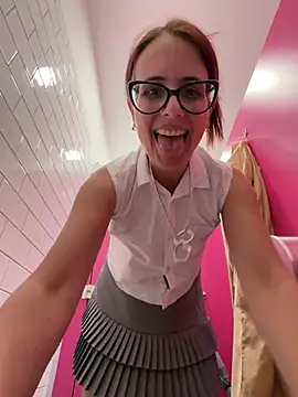 NataKitten Adlı Modelin Canlı XXX Sohbeti