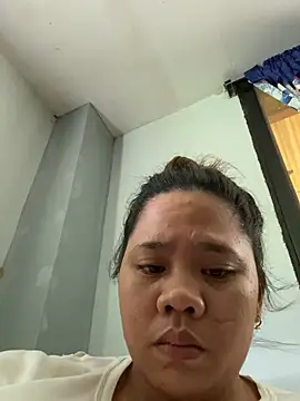 -CLARAMommy- Adlı Modelin Canlı XXX Sohbeti