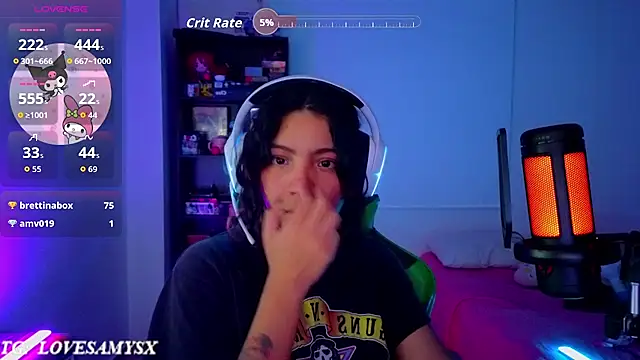 Lovelyamyy élő XXX-chatje