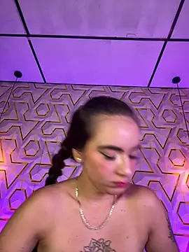 MelanyyJhonson15's Live XXX Chat