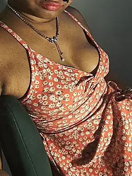 Chatroom XXX en direct de DIRTYSECRET_QUEEN_07
