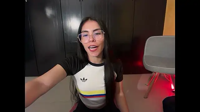 Chat +18 de sasha_jonne ao vivo