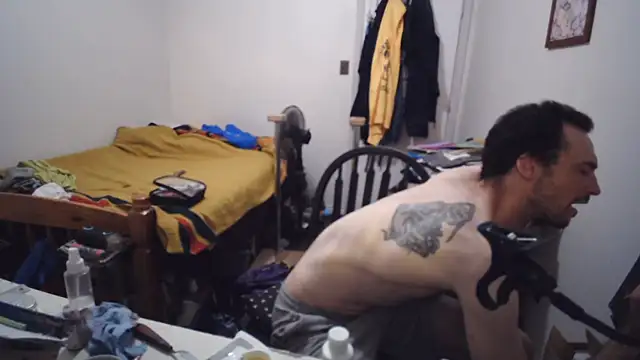 צ'אט XXX בשידור חי של JohnnyMoves