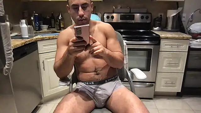 Онлайн чат XXX BigGuyMuscle
