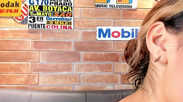 Chatroom XXX en direct de foxy_antonela