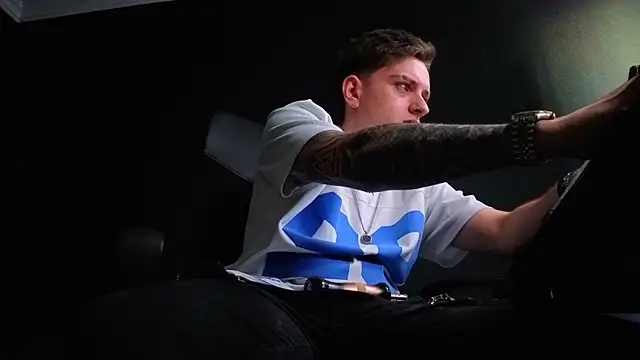 FelixStarkk Chat XXX live