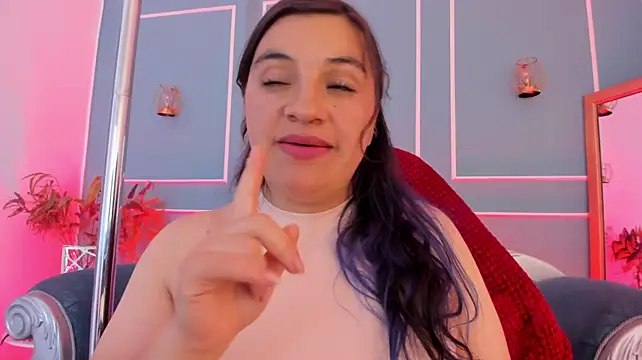 TaraTaylorr Live XXX-Chat