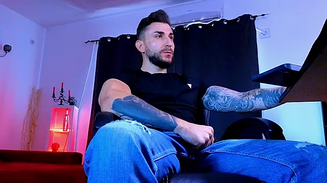 MightyAaron66 Live XXX-chat