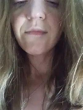 KattyLuuu élő XXX-chatje