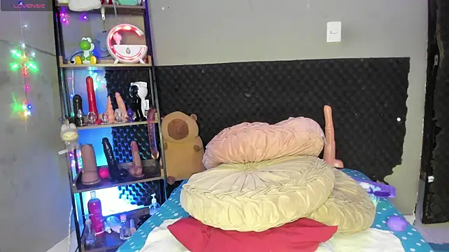 Shadia_Squirt: онлайн-секс-чат