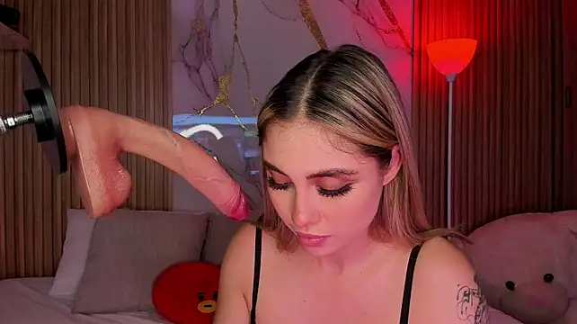 EmiilyHendriixx's Live XXX Chat