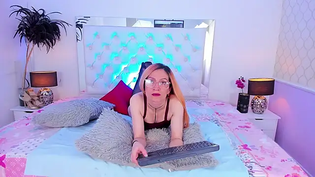 Chat XXX en directo de JadeBorue