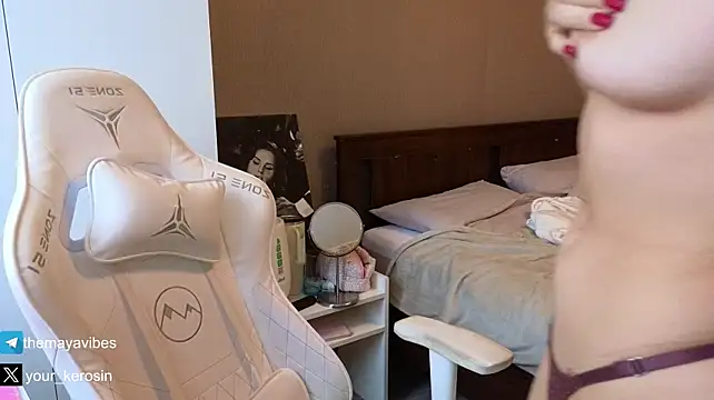 Maya_NextDoor Adlı Modelin Canlı XXX Sohbeti