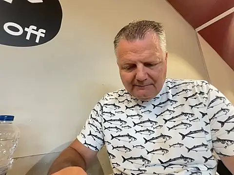 צ'אט XXX בשידור חי של The_Oldbull