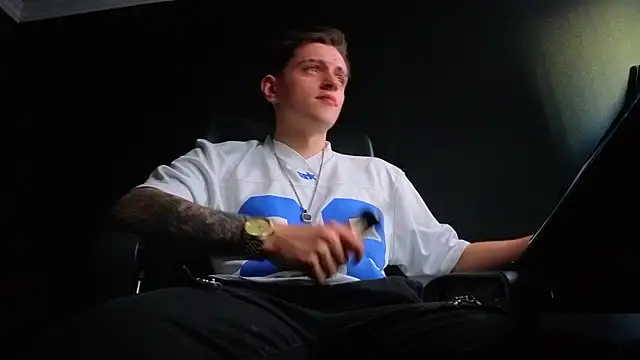 Živý XXX chat FelixStarkk