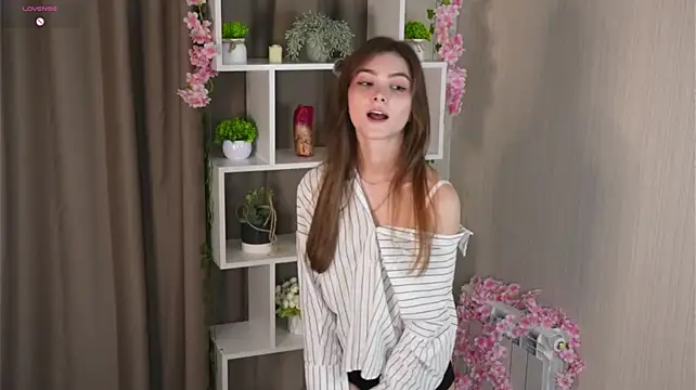 Mirelune's Live XXX Chat
