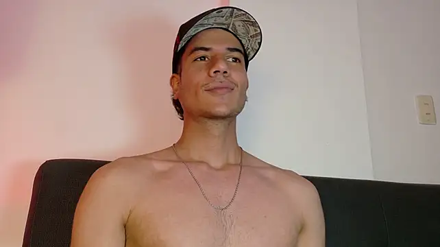 Derek_stud_ Chat XXX in diretta