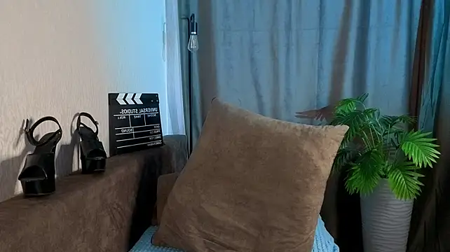 calithra's Live XXX Chat