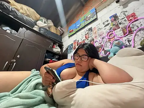 violeta_818 Adlı Modelin Canlı XXX Sohbeti