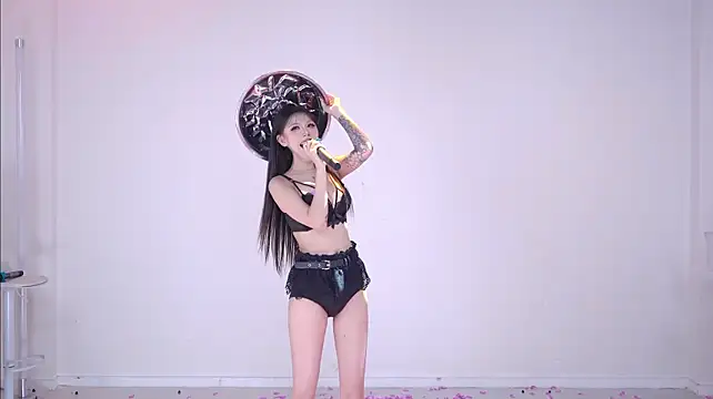 IVE-111's Live XXX Chat