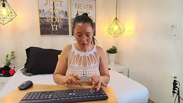 Czat XXX na żywo – debora_shine